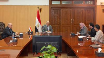 وزير الري يتلقي عدداً من أعضاء مجلسى النواب والشيوخ