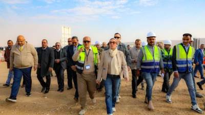 وزيرة البيئة تتفقد المواقع الإنشائية لمصنع معالجة المخلفات والمدفن الصحى بقوص