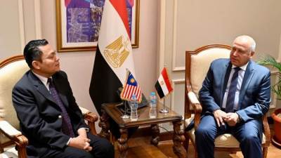  وزير الصناعة والنقل يبحث سبل تعزيز التعاون مع سفير دولة ماليزيا