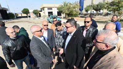وزير الإسكان يتفقد محاور الطرق ومحطة رفع الصرف الصحي 4 بالشروق