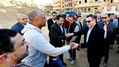 وزير الإسكان يتابع موقف تسليم قطع أراضي الإسكان الاجتماعي والمتميز بحدائق أكتوبر