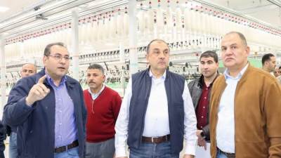 وزير قطاع الأعمال العام يقوم بجولة ميدانية بشركة غزل المحلة