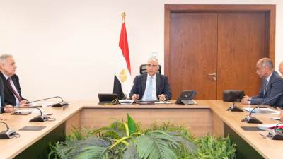 وزير الري يتابع الموقف التنفيذى لعدد من المشروعات التنموية الجاري تنفيذها