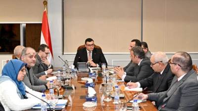 وزير الإسكان يتابع سير العمل بهيئة المجتمعات العمرانية