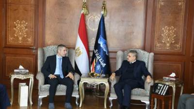 رئيس قناة السويس:وصول الوحدات البحرية الخاصة بأسطول شركة آنتي بوليوشن إيجيبت