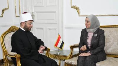 وزير الأوقاف يستقبل سفيرة مملكة البحرين بمصر 