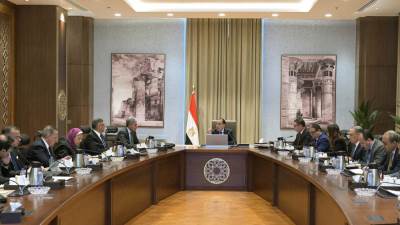 رئيس الوزراء يستعرض الفرص السياحية بالمنطقة المحيطة بهضبة الأهرام