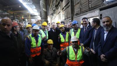 وزير الصناعة والنقل يتفقد سير العمل وخطوط الإنتاج بشركة النصر للمسبوكات