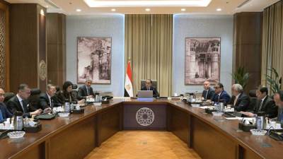 مدبولي يستعرض فرص استثمار سياحي بمنطقة وسط البلد مع عدد من المستثمرين