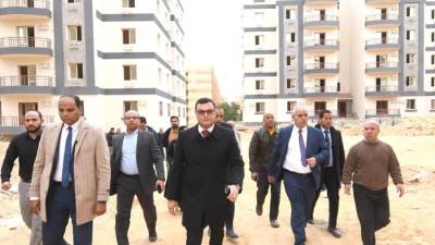 وزير الإسكان يتفقد المشروعات السكنية ومحطة الصرف الصحي رقم 5 بمدينة بدر