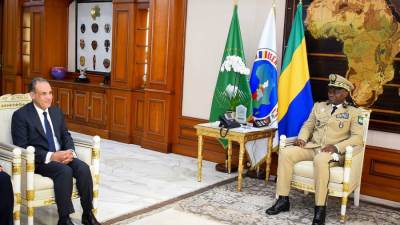 وزير الخارجية والهجرة يلتقي مع الرئيس الجابوني