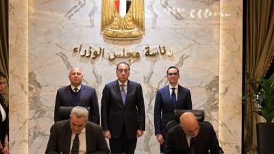 مدبولي يشهد توقيع عقد لتصنيع سيارات "إم جي" في مصر