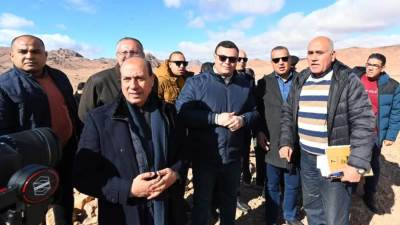 وزير الإسكان ومحافظ جنوب سيناء يتفقدان مشروع ازدواج طريق مطار سانت كاترين