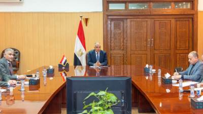 وزير الري يتابع حالة الري وإيراد نهر النيل