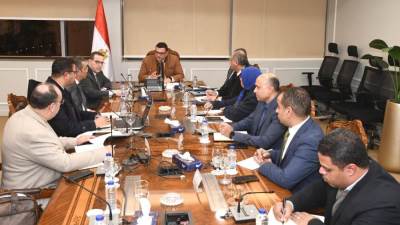 وزير الإسكان يتابع تنفيذ مشروعات العلمين وأراضي الساحل الشمالي