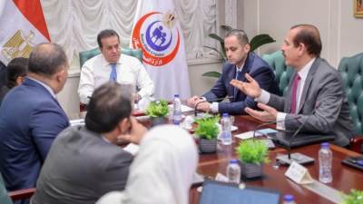 وزير الصحة يعقد اجتماعا يتابع خطة الطوارئ وتأمين احتفالات أعياد الميلاد المجيد