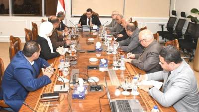 وزير الإسكان يستعرض مقترح لتشغيل وصيانة منظومة مياه الشرب والصرف الصحي
