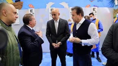 وزيرا الصحة والتعليم يتفقدان مبادرة 'عيون أطفالنا مستقبلنا' بالغربية