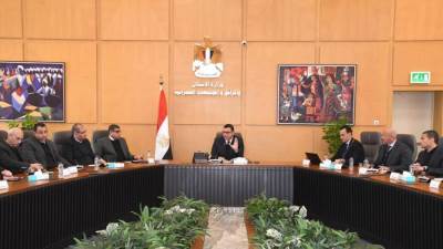 وزير الإسكان يتابع سير العمل بمنطقة الأعمال المركزية بالعاصمة الإدارية الجديدة