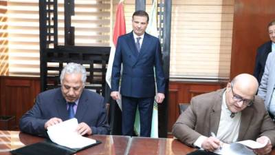 وزير الزراعة يشهد توقيع بروتوكول بين معهد الأراضي وأبوزعبل للأسمدة لإنتاج "البيتموس"