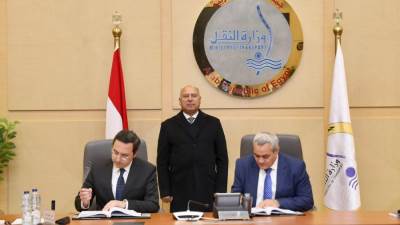 وزير الصناعة والنقل يشهد توقيع عقد إنشاء الميناء الجاف بالعاشر من رمضان
