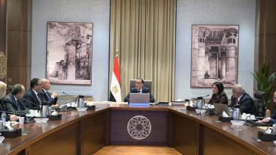 رئيس الوزراء يتابع مع محافظ القاهرة المشروعات الخدمية وملفات العمل