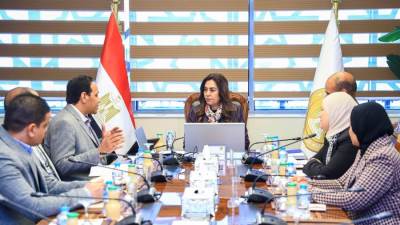 وزيرة التنمية المحلية تتابع مع الوحدة المركزية لحياة كريمة موقف تشغيل المشروعات