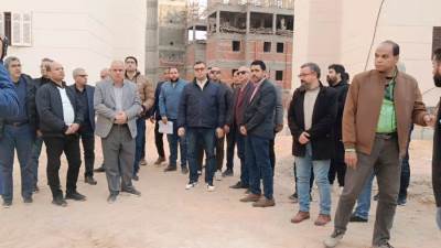 وزير الإسكان يتابع سير العمل بالمشروعات القومية بمدينة العبور الجديدة 