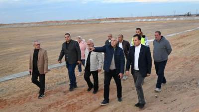 أمين غنيم يتفقد المشروعات السكنية والبنية الأساسية بالعاشر من رمضان