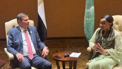 وزير الزراعة يلتقي مفوض الزراعة والتنمية الريفية بالاتحاد الافريقي