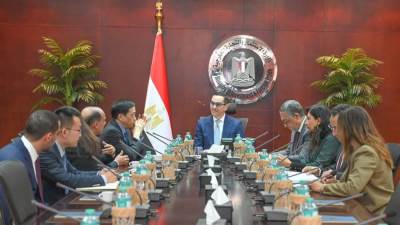 وزير الاستثمار يبحث التعاون مع شركة كينجدم للكتان