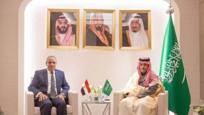 وزير الخارجية والهجرة يلتقي نظيره السعودي في الرياض