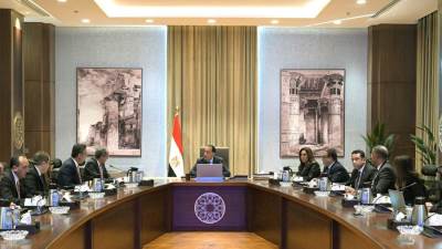 رئيس الوزراء يستعرض ملامح منظومة الكارت الموحد لصرف الدعـم التمويني