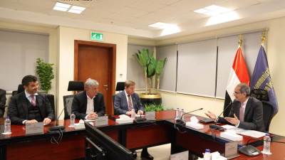 وزير الاتصالات يبحث تعزيز التعاون مع  اتحاد الصناعات البافاري