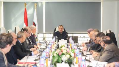 وزير قطاع الأعمال يتابع موقف مشروعات شركات "القابضة للتشييد والتعمير"