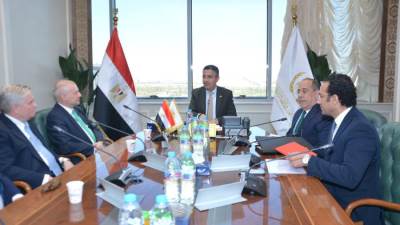 وزير التموين يبحث التعاون مع شركة أرتك بيبر لتصنيع منتجات شركة السكر