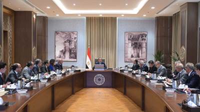 رئيس الوزراء يلتقي رئيس أكبر شركة صينية لتصنيع إطارات السيارات