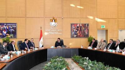 وزير الإسكان يلتقي يبحث التعاون مع مجموعة من المطورين وممثلي الكيانات العاملة