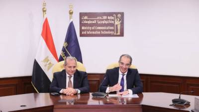 وزير الاتصالات يشهد توقيع بروتوكول تعاون لإعداد كوادر تكنولوجية للعمل ببنك مصر