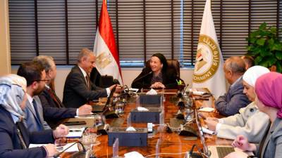 وزيرة البيئة تلتقي فريق الأكاديمية البحرية لتعزيز الحلول البيئية