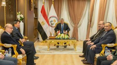 وزير الإنتاج الحربى يبحث الفرص الاستثمارية مع سفير سنغافورة بالقاهرة