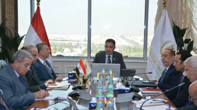 وزير التموين يتابع خطط التوسع في إنتاج الزيوت بالأسواق