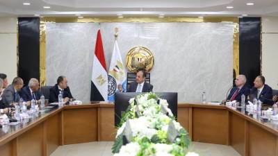 وزير قطاع الأعمال يبحث التعاون مع شركة "CNRC" الصينية