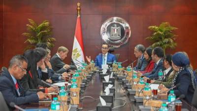 وزير الاستثمار يلتقي وفد اتحاد الصناعات البافاري