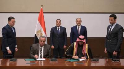 مدبولي يشهد توقيع عقد تشغيل فرن قوس حراري لإنتاج سبائك السيليكو منجنيز