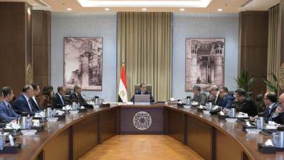 مدبولي يوجه بإتخاد إجراء عاجل بشأن وصول السائحين للمطارات