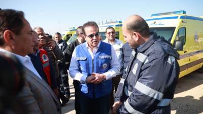 وزير الصحة يتفقد اصطفاف سيارات الإسعاف بمدينة الشيخ زويد بشمال سيناء
