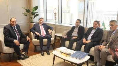 وزير الزراعة يبحث سبل التعاون مع الوفد الزراعي الأردني