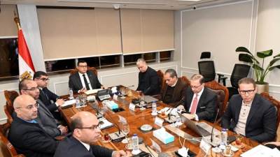 وزير الإسكان يجتمع مع "أكور" لمتابعة فنادق العاصمة الإدارية