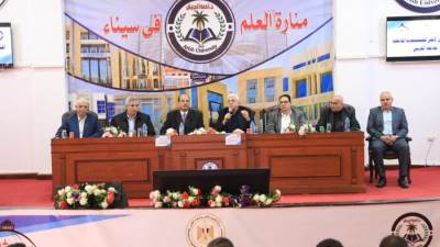 وزير التعليم العالي يعقد اجتماعًا مع الكوادر الطبية بالمستشفيات الجامعية بجامعة العريش